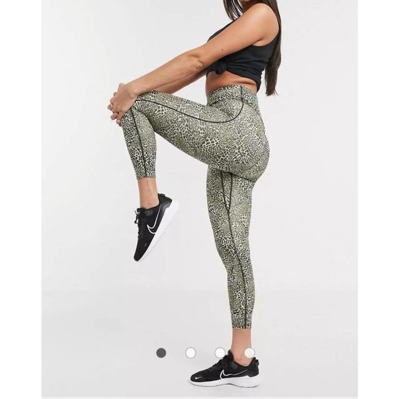 NWT NIKE‎ Performance Leopard Print Athletic Leggings 7/8 Length - Picture 1 of 6